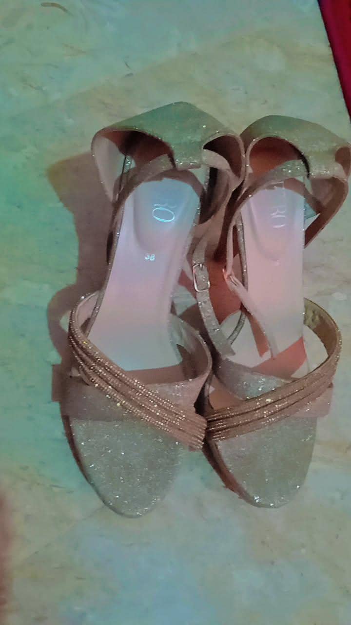 metro heels 0