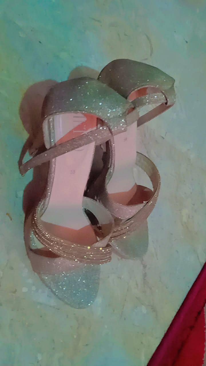 metro heels 1