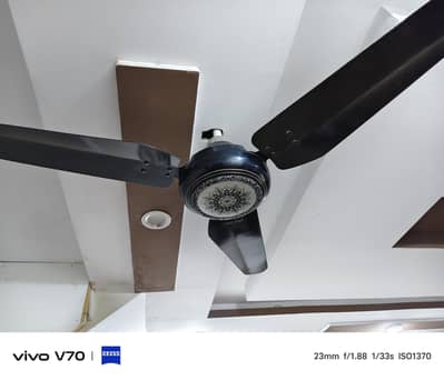 2 Black fans 4 white fans in used condition