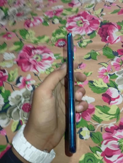 INFINIX S5 FOR SALE 4/64 GB STORAGE MICRO CHARGING WITH LEED