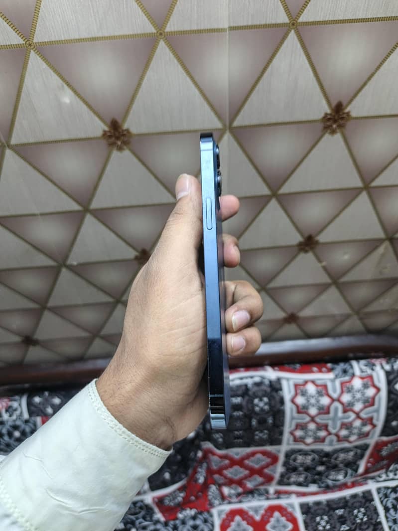 iphone 12 pro max 4