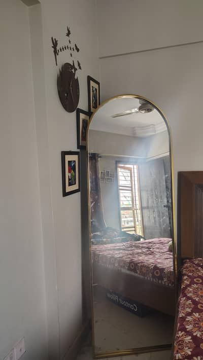Stand mirror