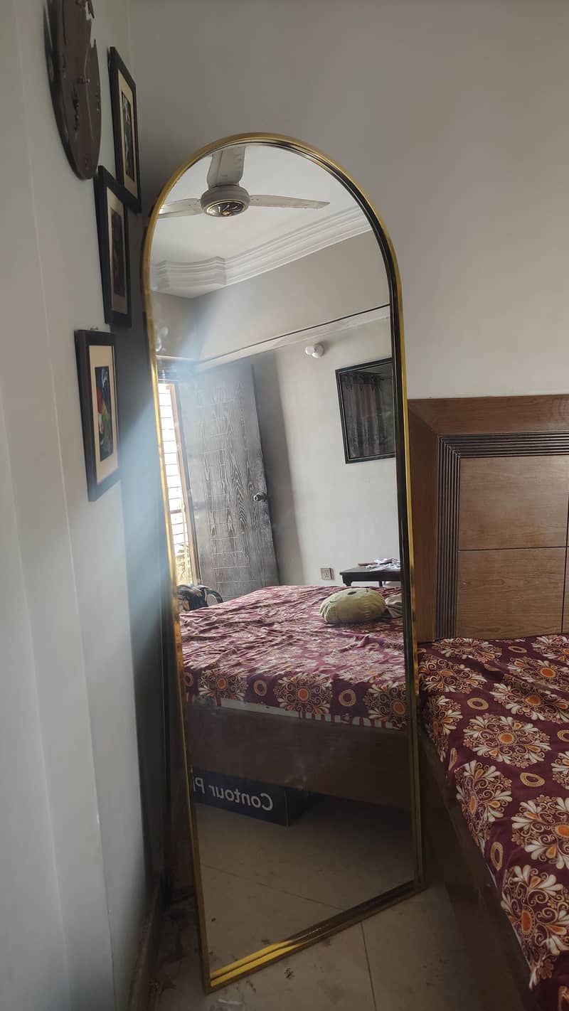 Stand mirror 1