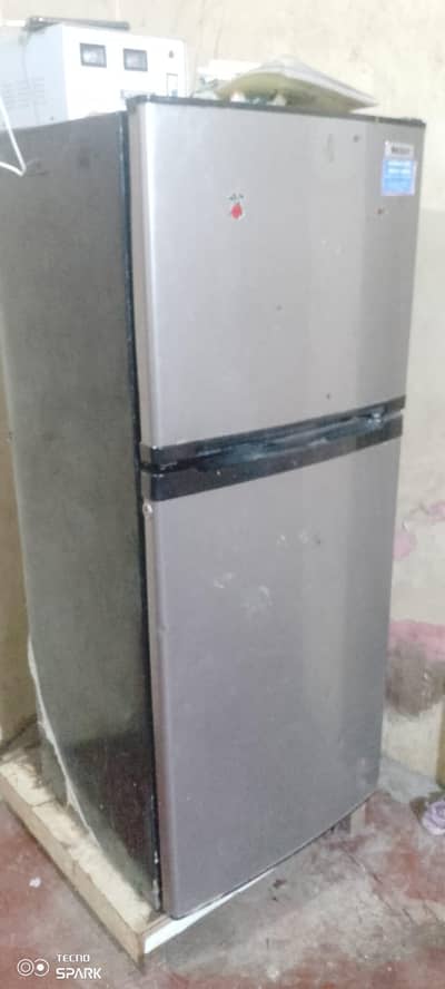 Start  Orint Refrigerator  medium   size Fastist cooling   Grey color.