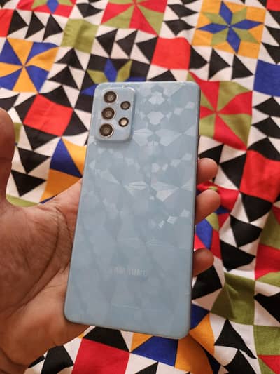 SAM A72 8GB 128GB mobile with charger only