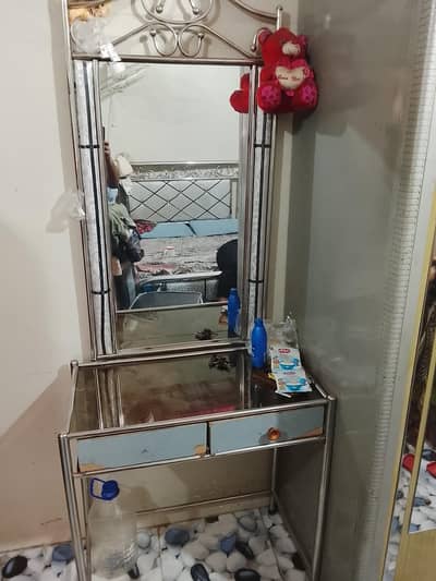 Dressing table