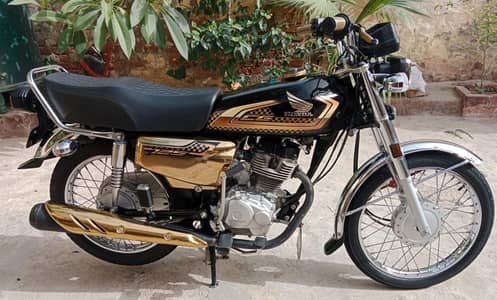 Honda 125 gold edition .