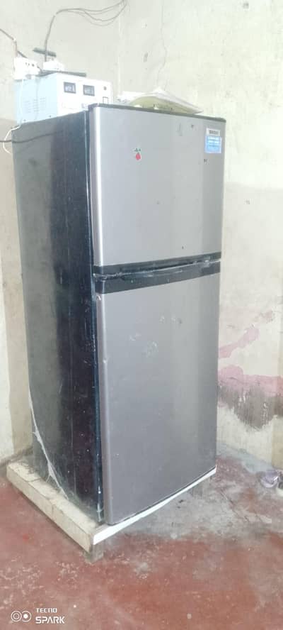 Gray Color Medium size Fastist cooling   great condition. .  03112114618