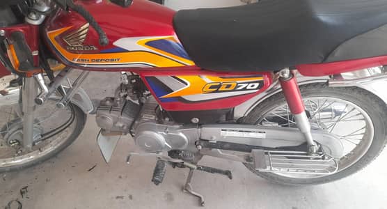 HONDA CD70 RED COLOUR