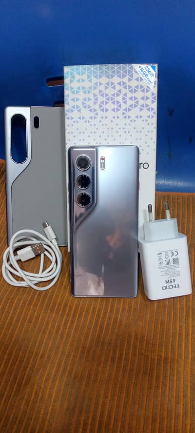Tecno camon 40 pro.