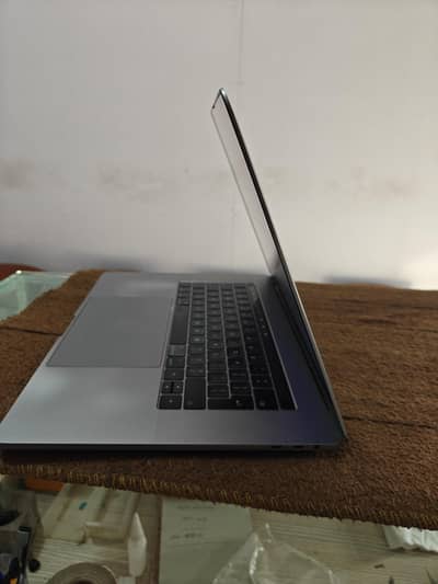 MacBook pro 2016 15inch