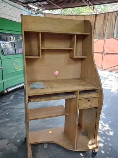 good condition. computer table. best qualtiy