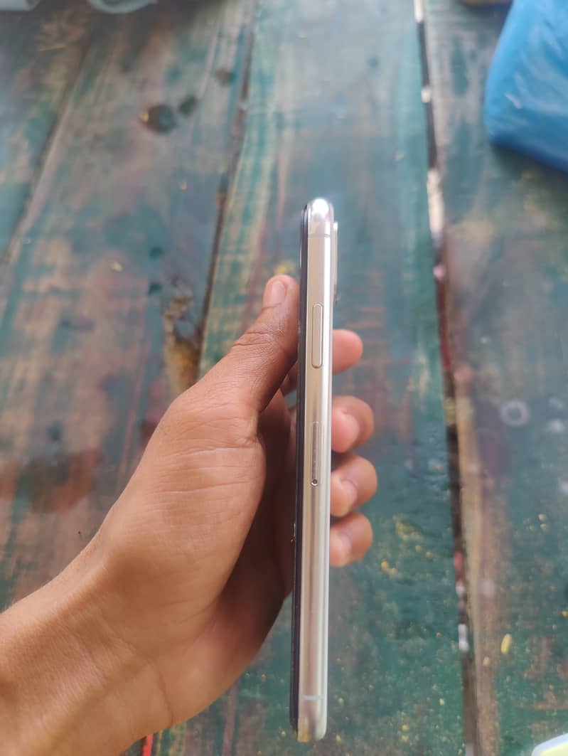 Apple iPhone X 5