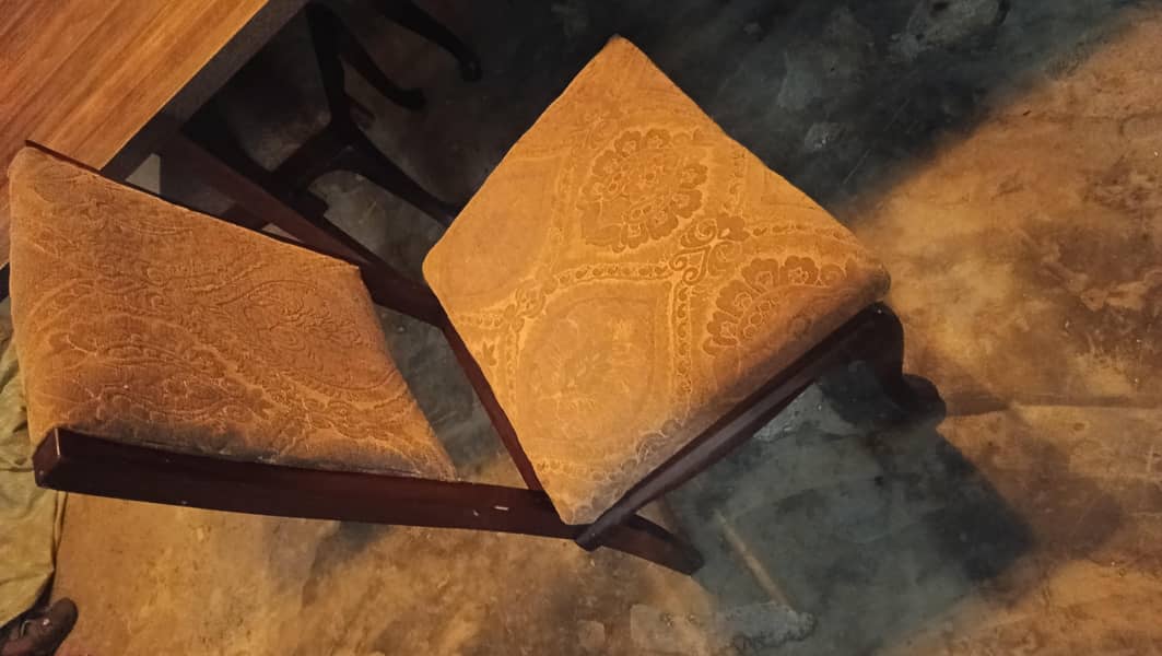 DINING TABLE 1