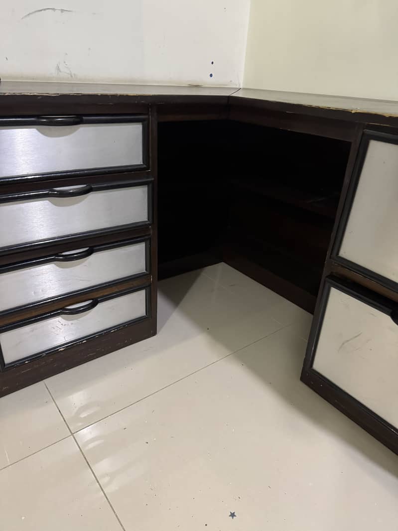 2 single beds + working table 4