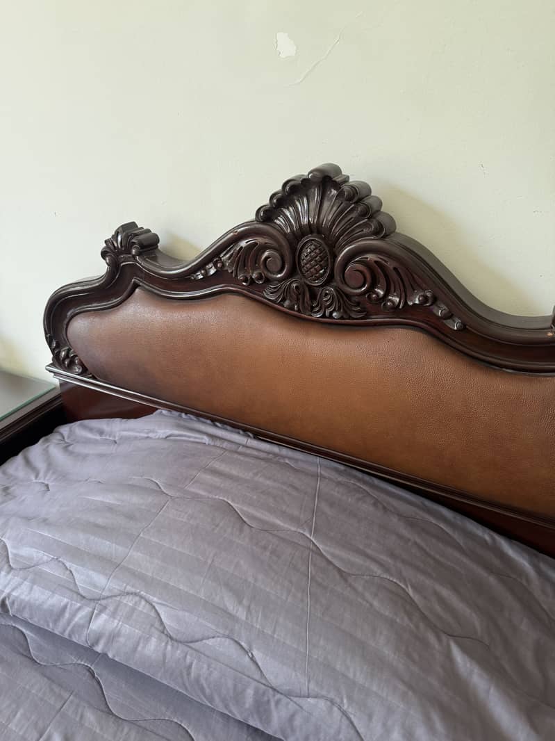 2 single beds + working table 5