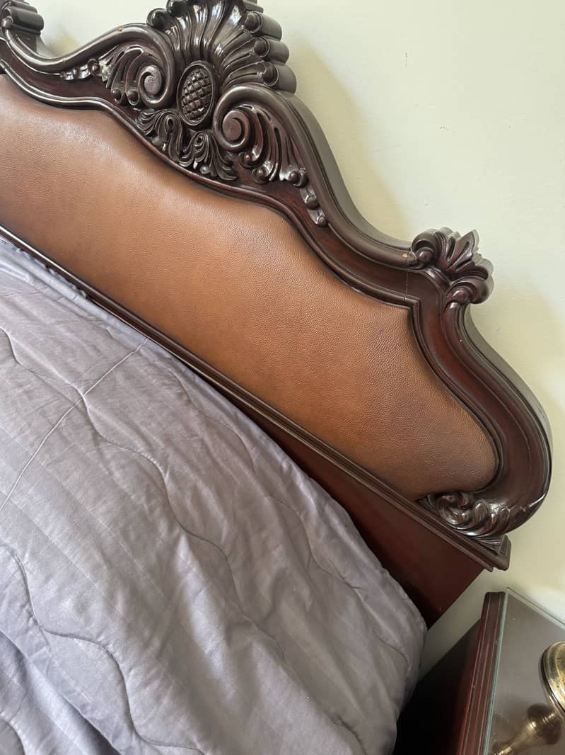 2 single beds + working table 6