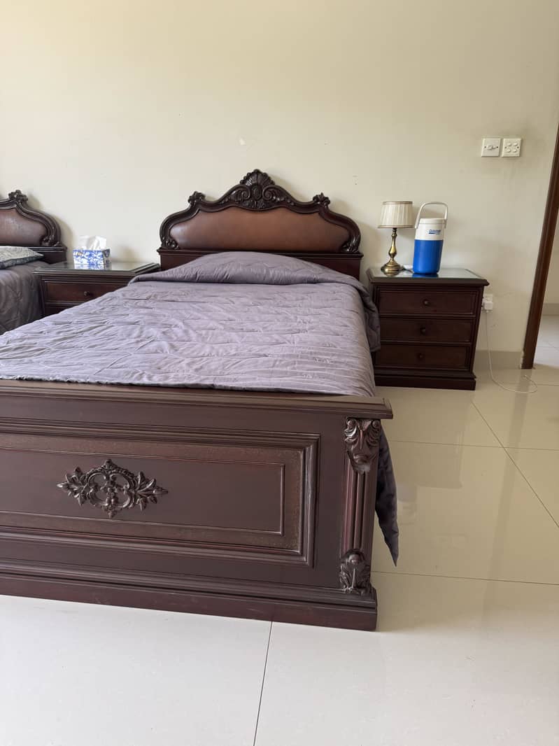 2 single beds + working table 10
