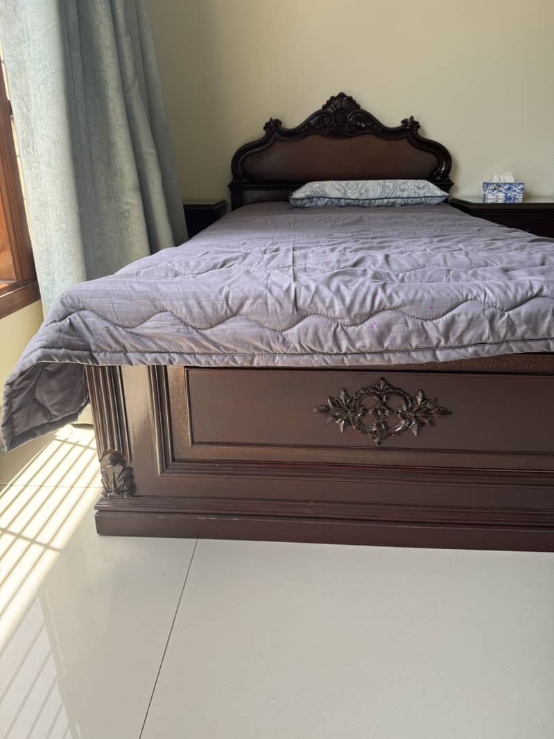 2 single beds + working table 14