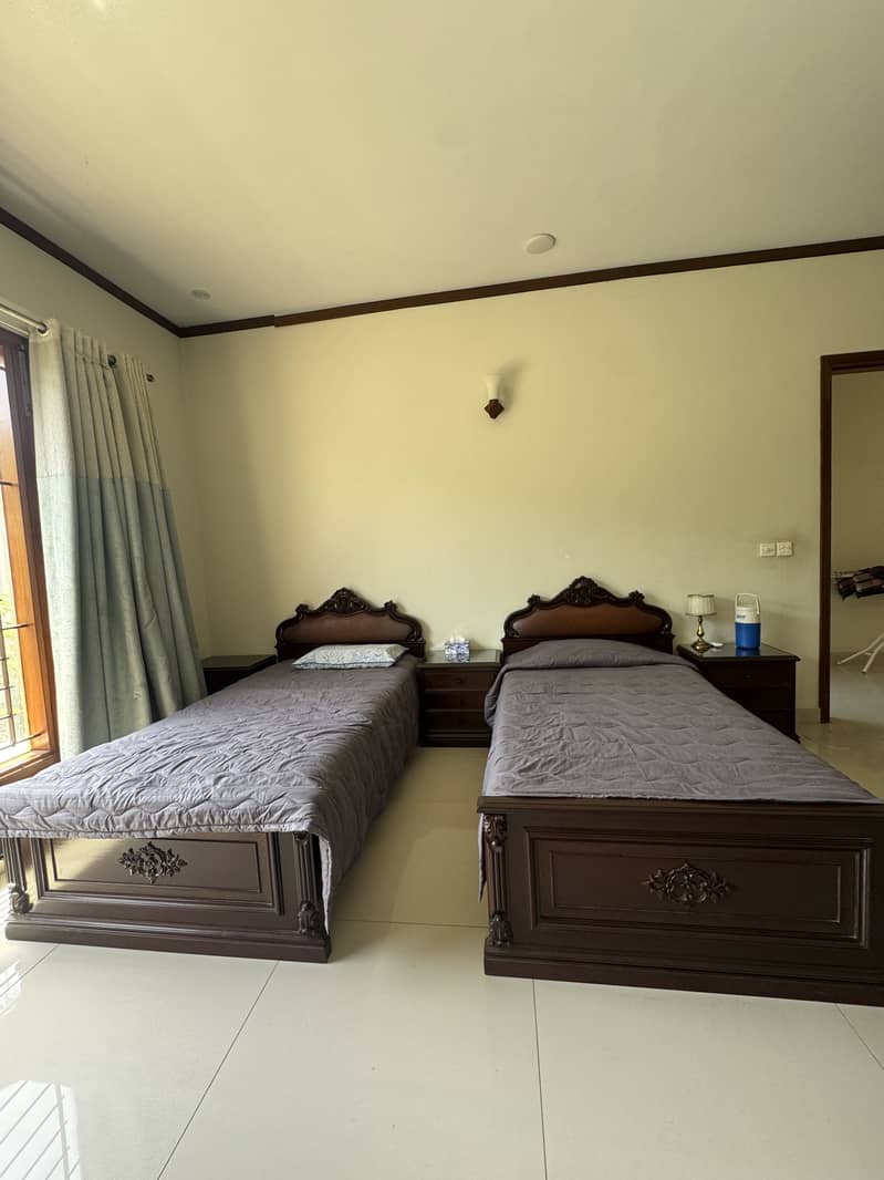 2 single beds + working table 15