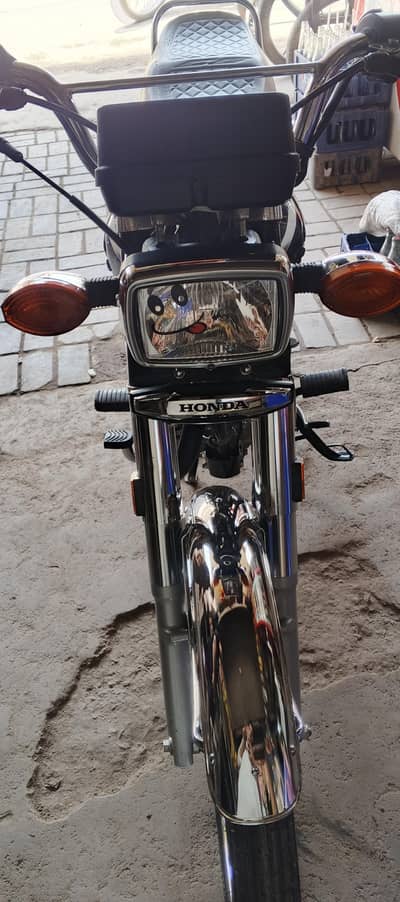 full lush bike  urgent for sell 0 pice ha pice ma gari service  nhi ha