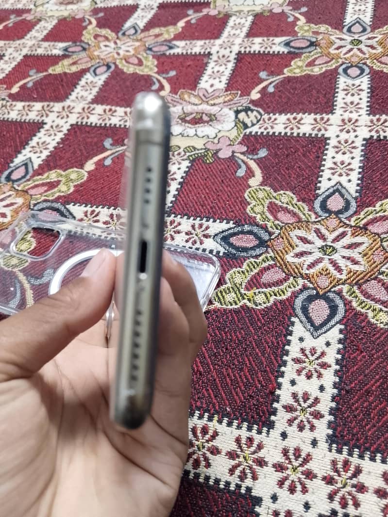 iphone 11 pro max 3