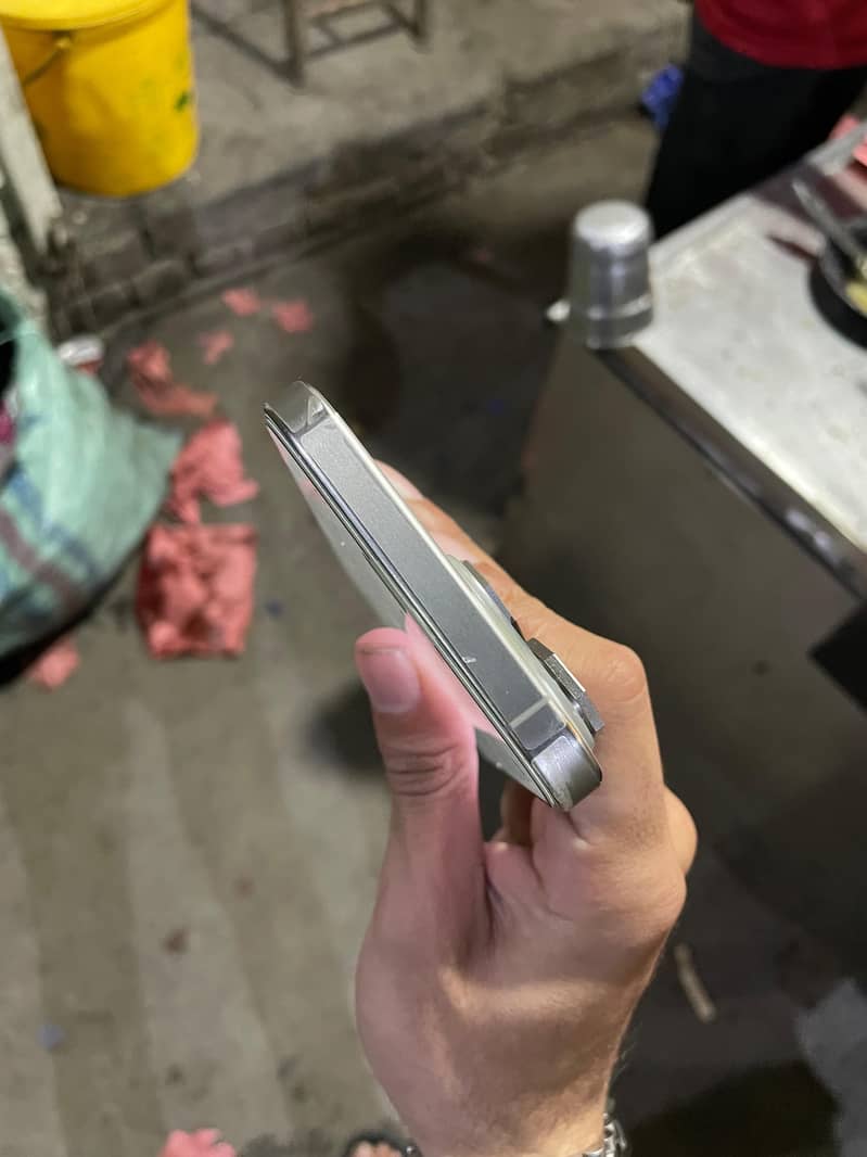 iPhone 15 pro max 4
