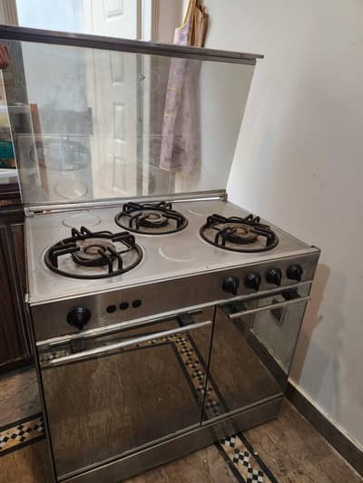 Gas & Electric Dual Cooking range in perfect condition.