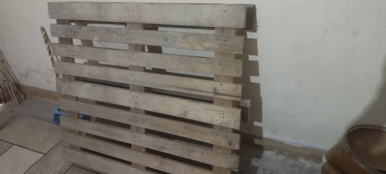 wood pallets 0