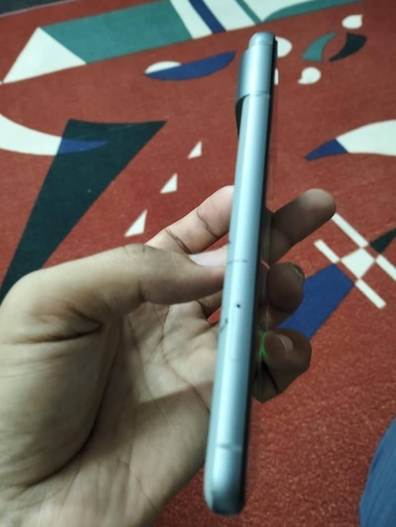 Google Pixel 8 4