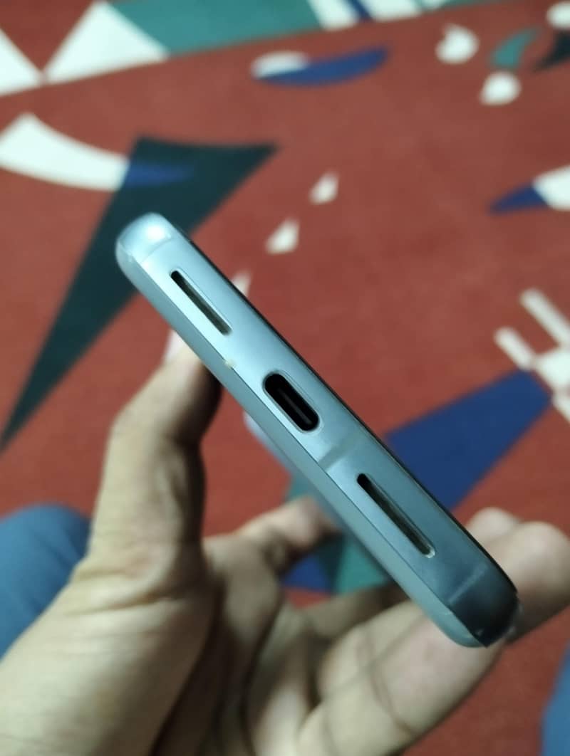 Google Pixel 8 5