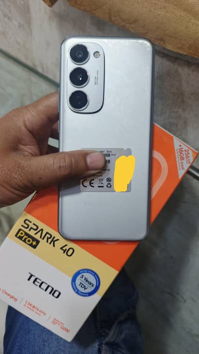 Tecno spark 40 pro+, 256gb with cmplt box, only call 3214500087