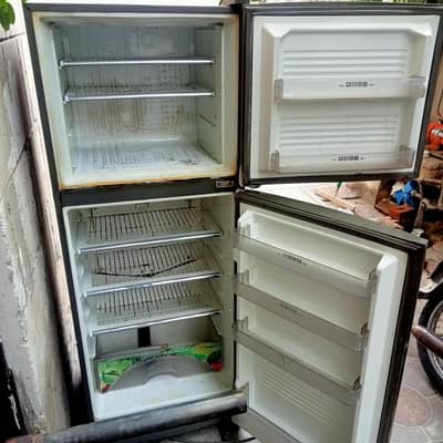 dawlance fridge medium size cooling okay