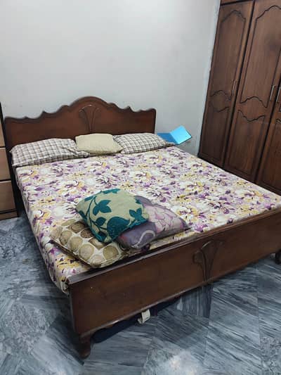 Bed with Dressing & Mattress