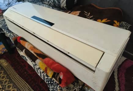 DAWLANCE 1.5 TON AC. VERY VERY COOL, 100% OK. COPPER FINS, ORIGINAL