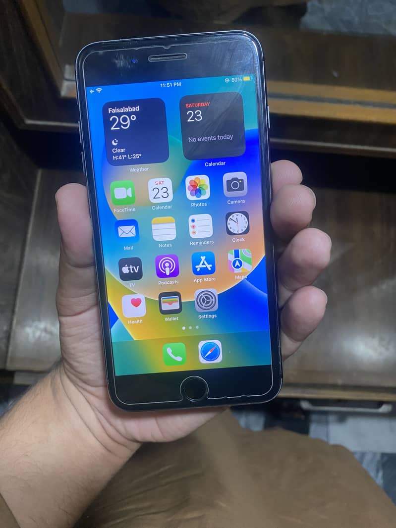 Apple iPhone 8 Plus 1