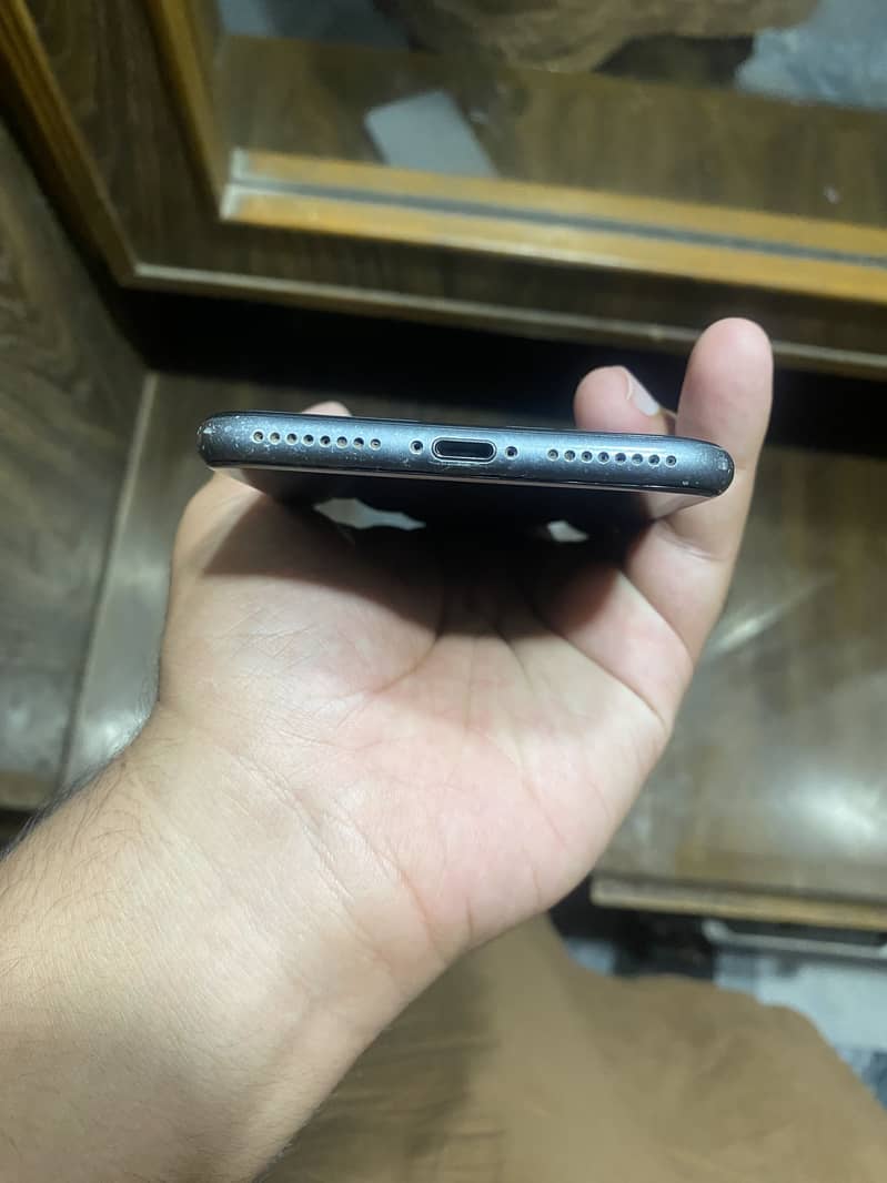 Apple iPhone 8 Plus 4