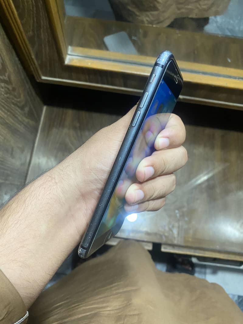 Apple iPhone 8 Plus 5
