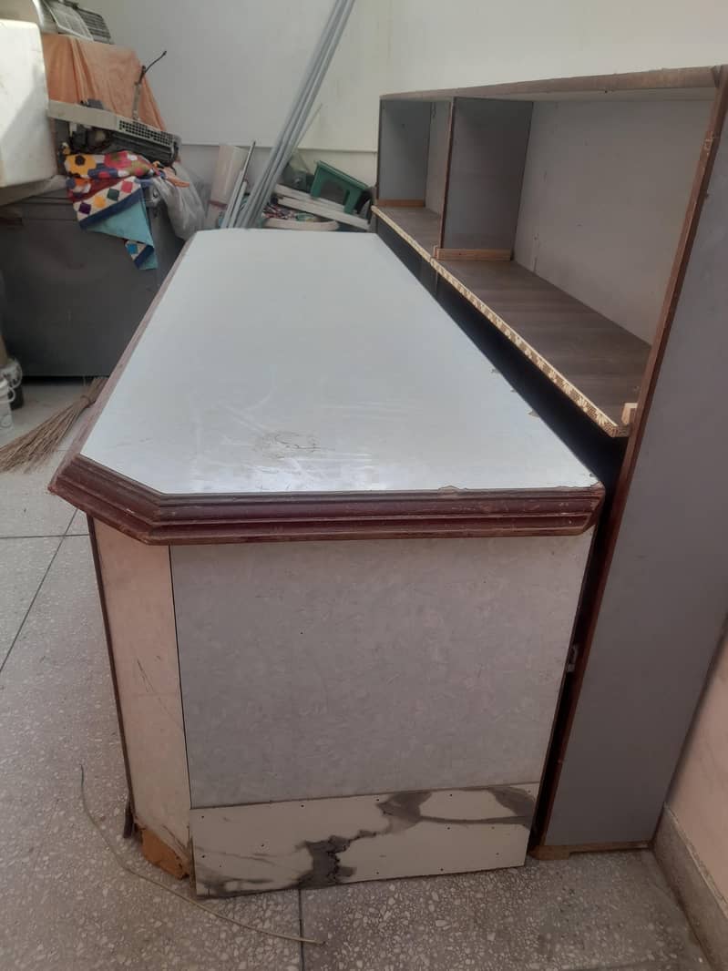 counter table with rack 0