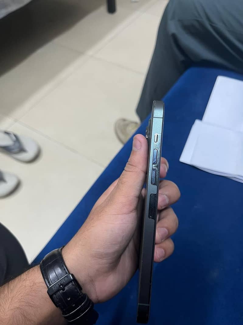 IPHONE 13 PRO MAX 4