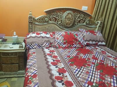 BED AND MATTRESS WITH SIDE TABLE