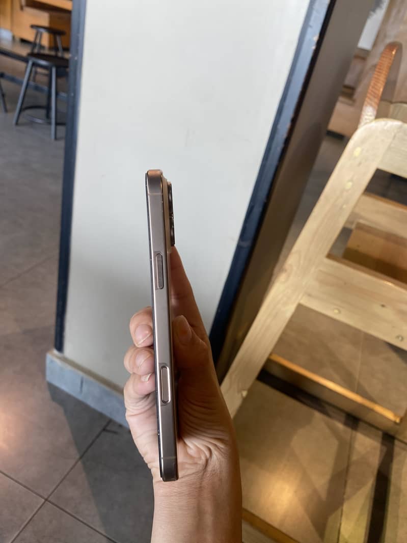iPhone 16 pro max 2