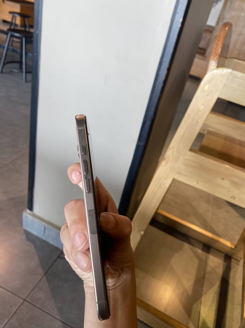 iPhone 16 pro max 5