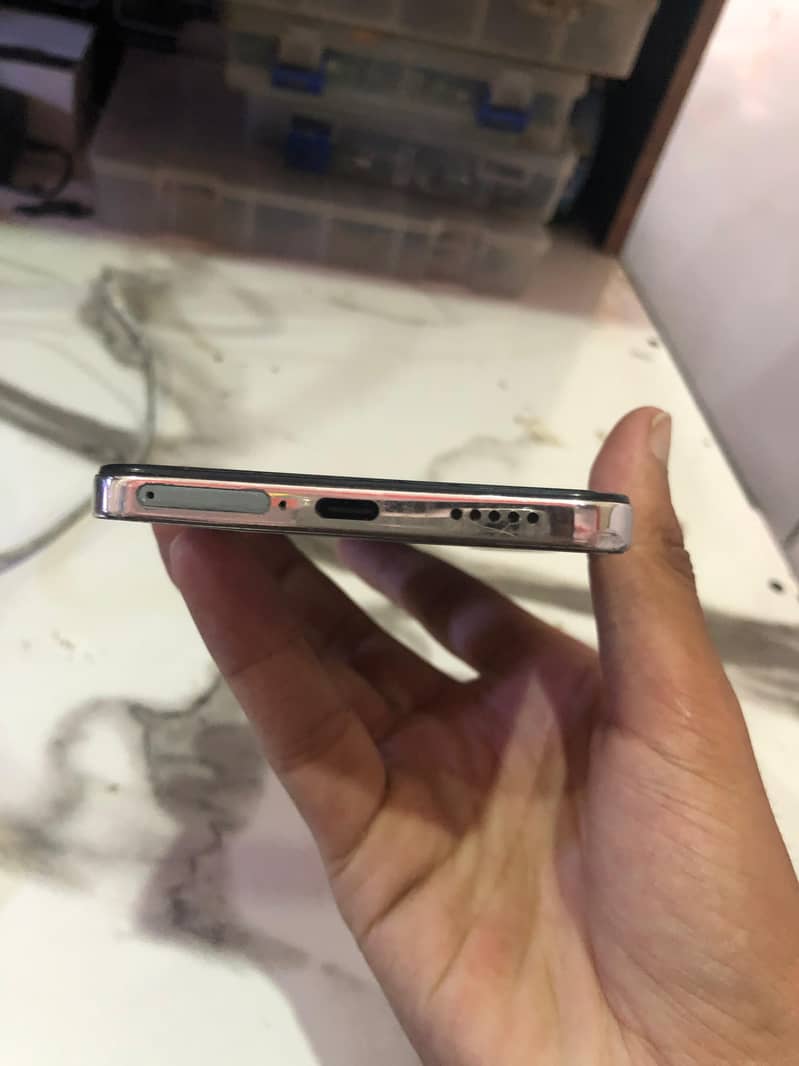 back change/sim tray  change 0