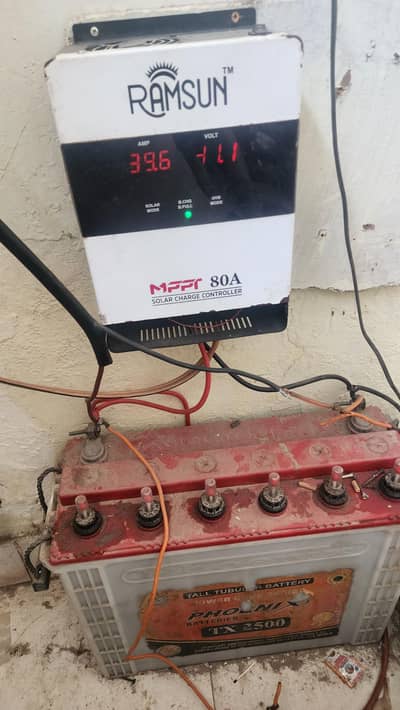 2.2. 4kw solar system 2 2500 tubler batteres 1 mppt 2400 watt ups 4 pnl