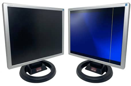 Computer LCD 19 inch with 1 yellow line