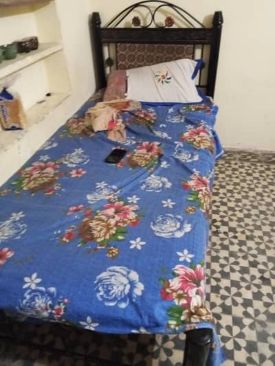 ungrent sale karna hai bed single iron wala