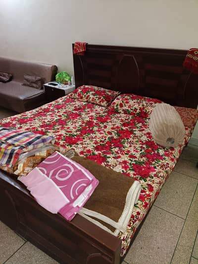 1 Kig bed, 1 Medium bed, 1 Single Bed with Mattress