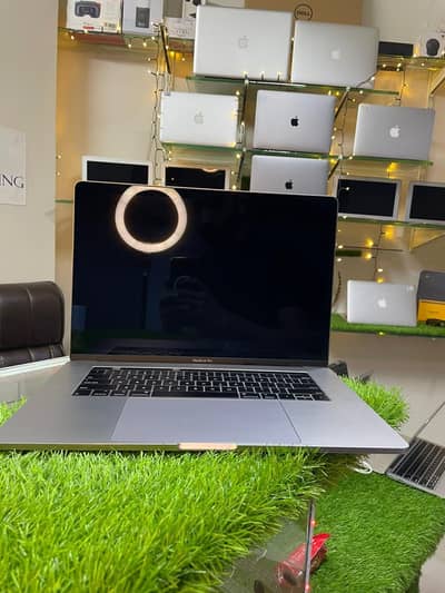 apple MacBook pro 16 inch 2017 model touch bar 16 gb ram 1 TB ssd