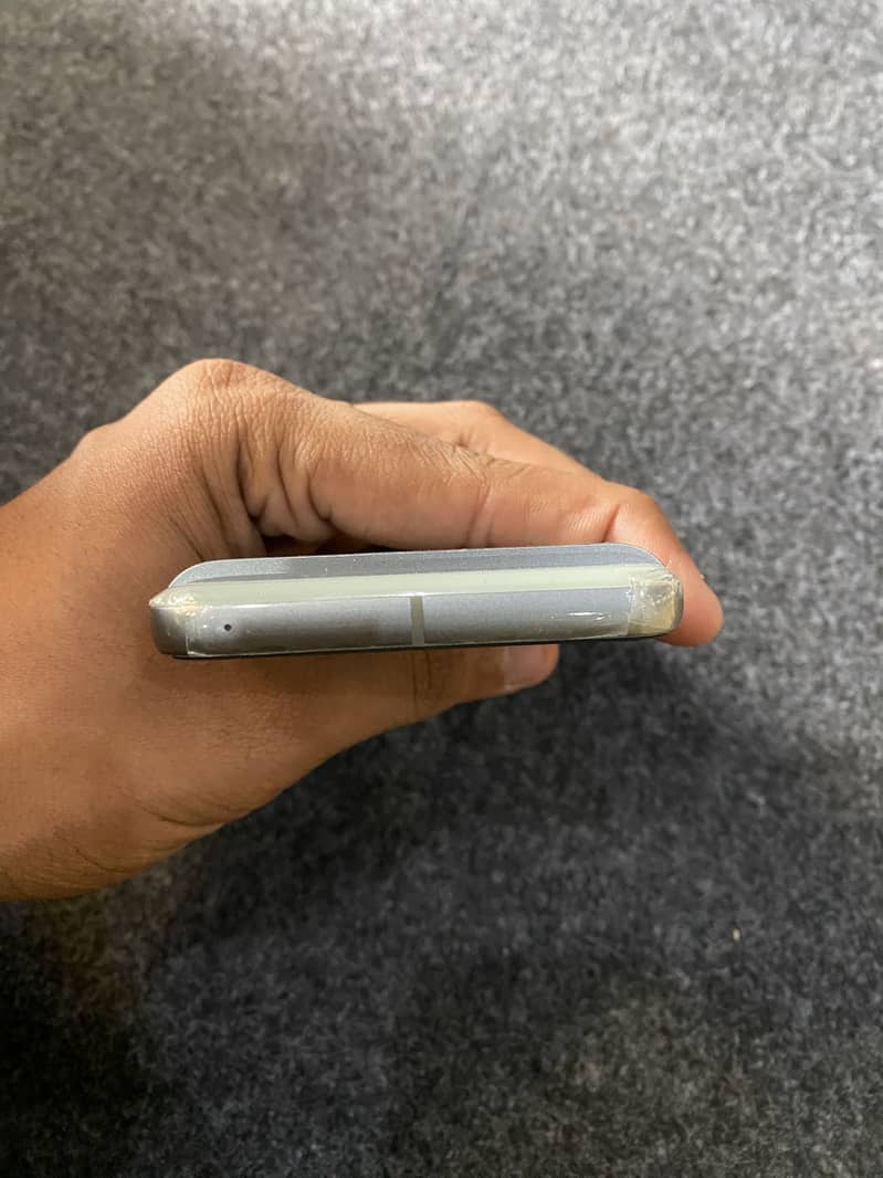 GOOGLE PIXEL 8 4